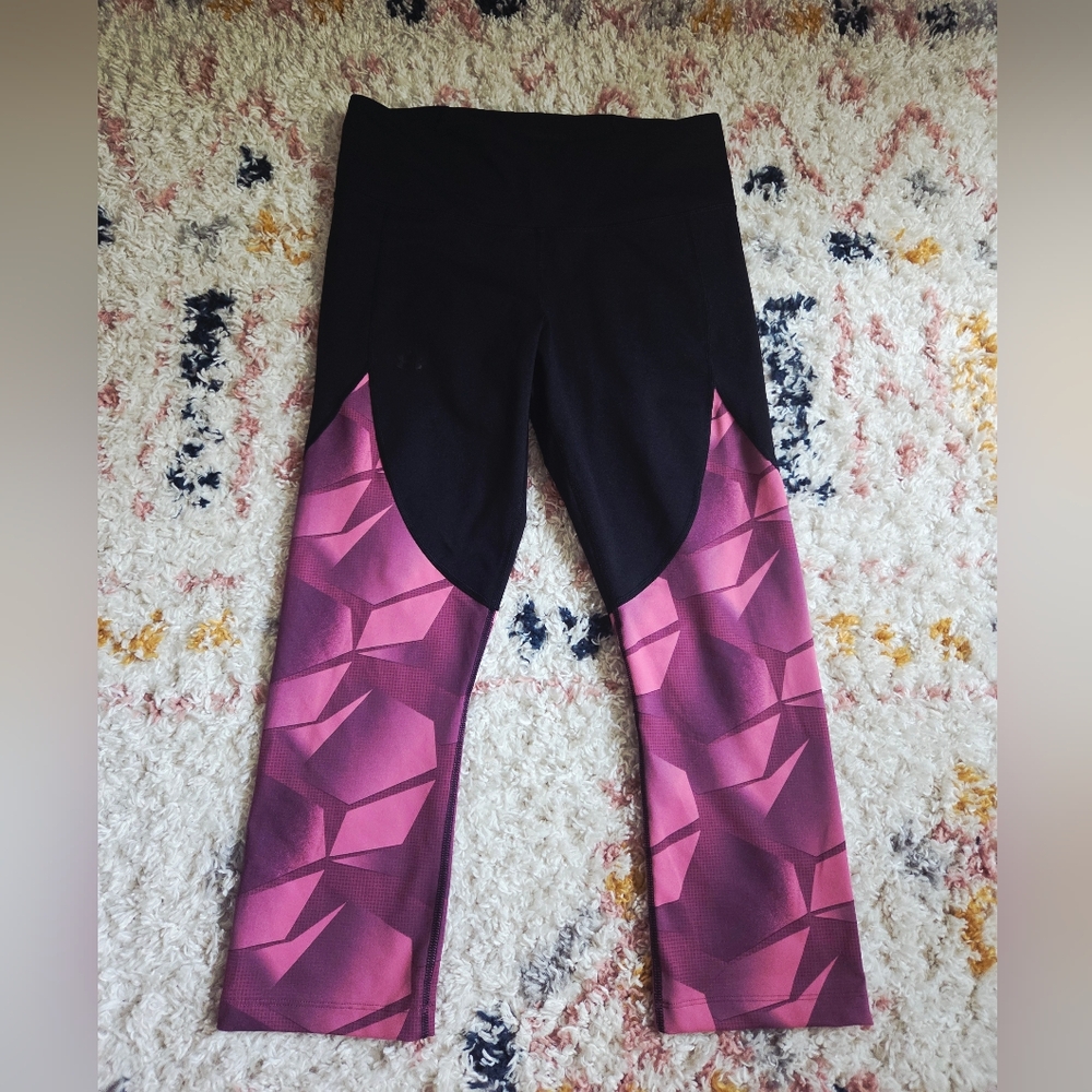 Under Armour Geometrical Pink and Black High Waist Cropped Leggings Size Large